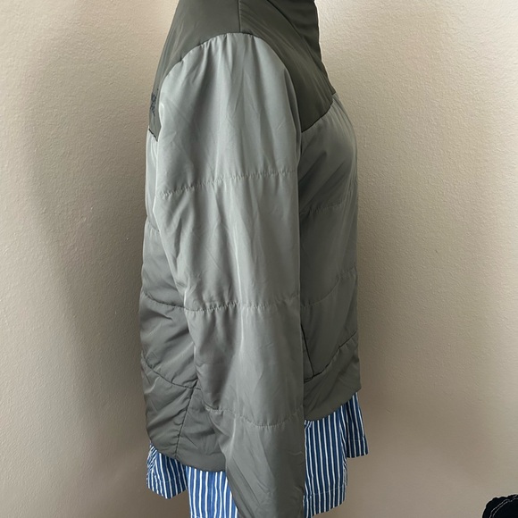 The North Face Women’s Lightweight Quilted Jacket Size M Olive Green & Gray - Picture 11 of 15